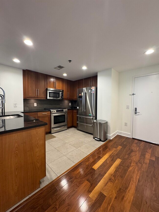 Building Photo - 800 Jackson St