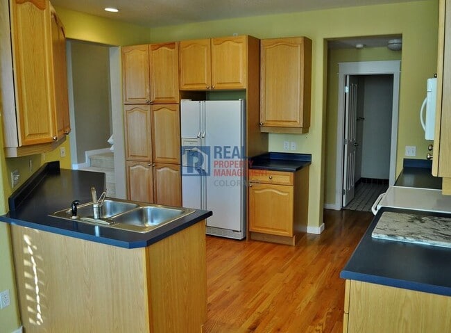 Building Photo - 14000 Winding River Ct