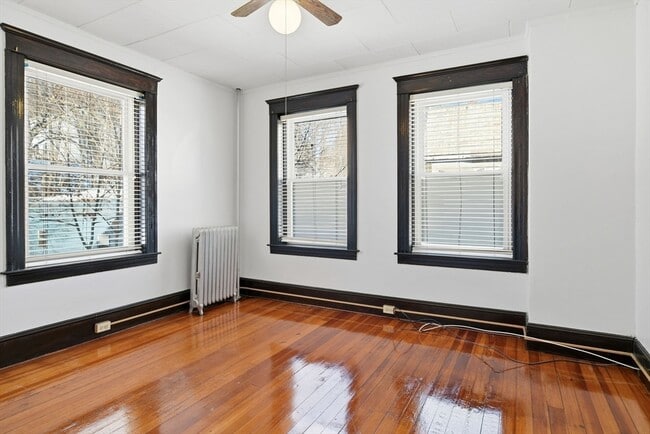 Building Photo - 44 Bardwell St