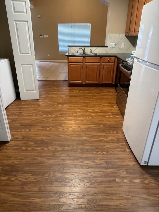 Building Photo - 818 Sterling Creek Cir