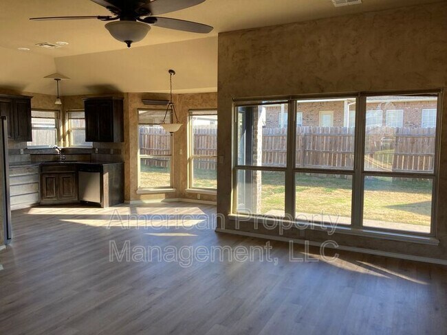 Building Photo - 15609 S Broadway St