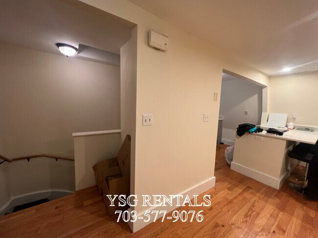 Building Photo - 27 Linwood St