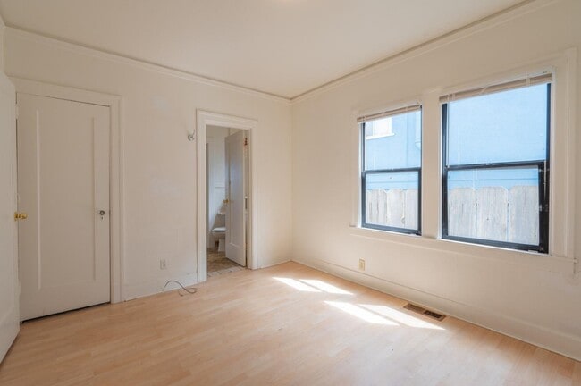 Building Photo - 241 Clay St