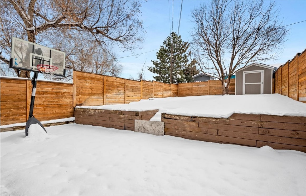 Building Photo - 2184 W Warren Ave