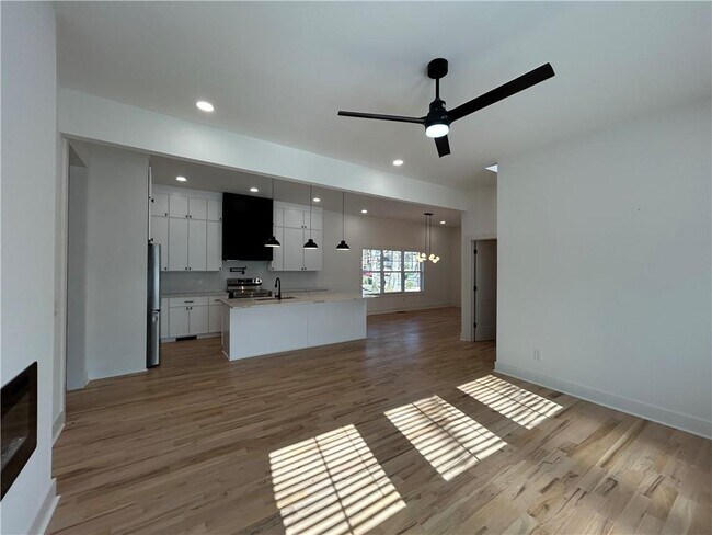 Building Photo - 73 Whitefoord Ave SE