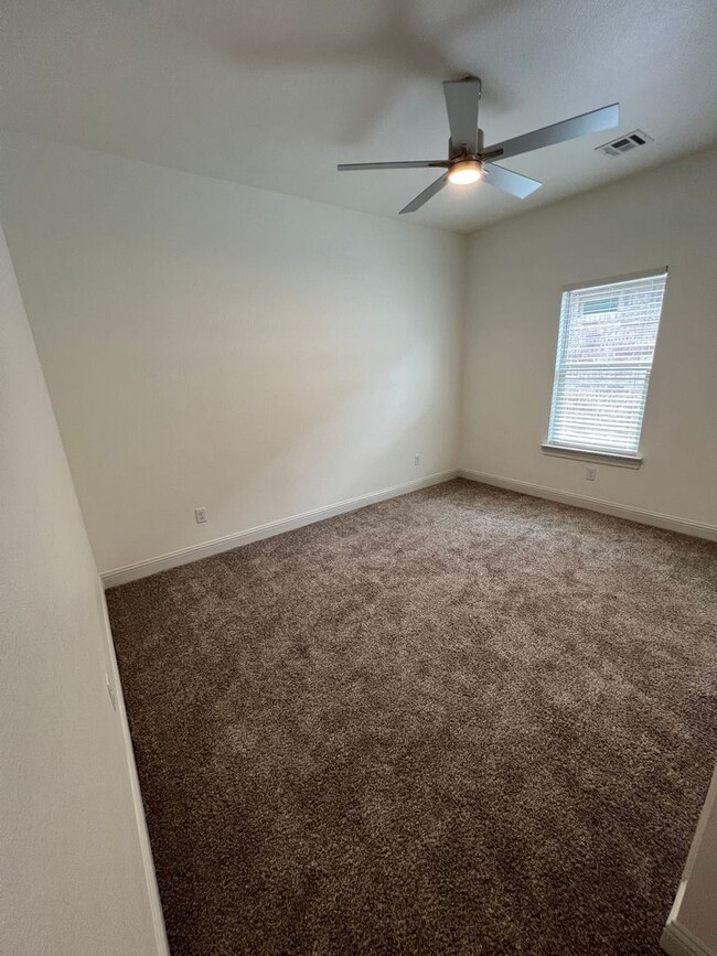 Building Photo - Beautiful 4 bed 2 bath home in Frenship!