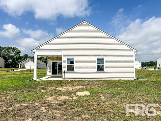 Building Photo - 303 Kenison Way