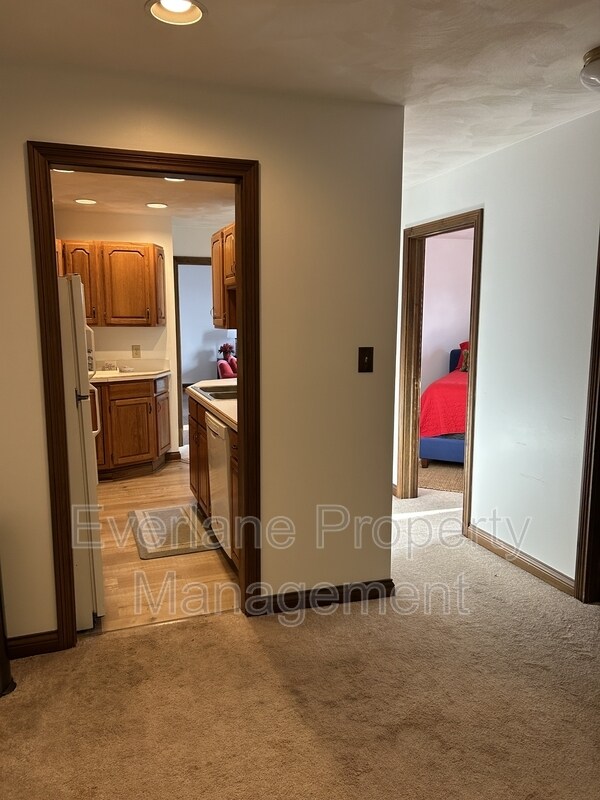 Building Photo - 65 E Cedar St