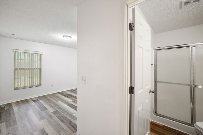 Building Photo - 526 Paulling Dr