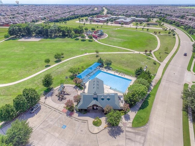 Building Photo - 10412 Colfax Dr