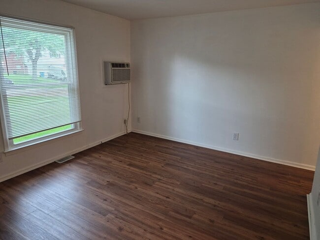 Building Photo - 3514 Valleston Pkwy