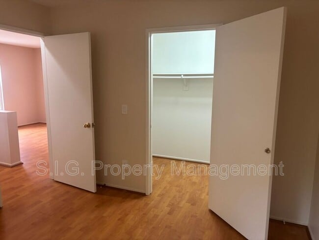 Building Photo - 202 Cancion Way