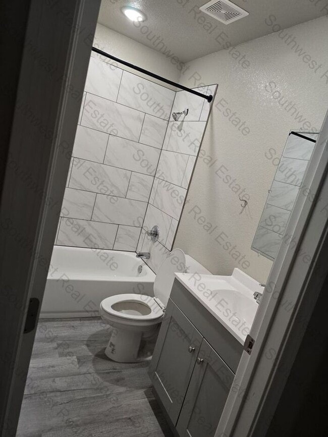 Building Photo - Modern 2 Bed 2 Bath apartment