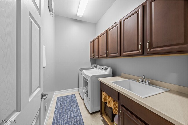 Building Photo - 8250 Sumner Ave