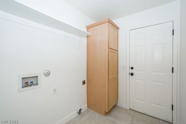 Building Photo - 2021 S Dandelion St