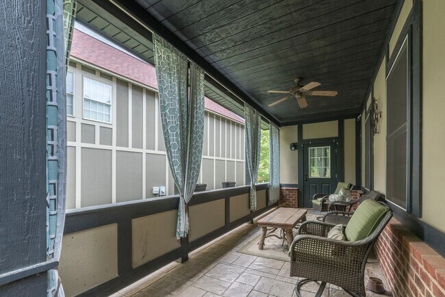 Building Photo - LOCATION! Beautiful East Asheville Home in...