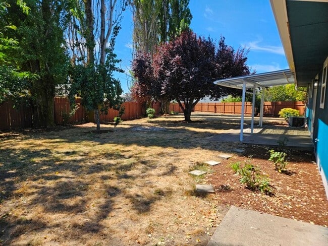 Building Photo - 3Bd/1.5Ba Single Story Home - For viewing!