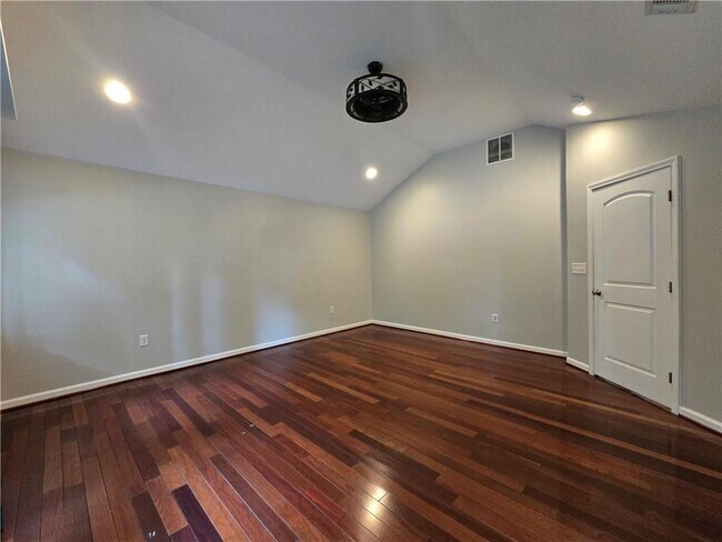 Building Photo - 2616 Boland Dr NE