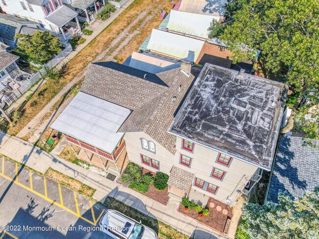 Building Photo - 14 New York Ave