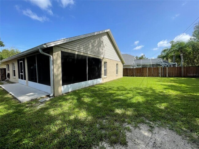 Building Photo - 1527 Scotch Pine Dr