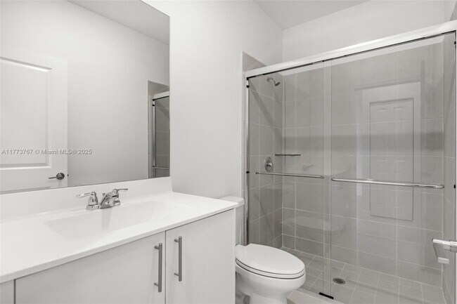 Building Photo - 2700 SE 23rd Ave