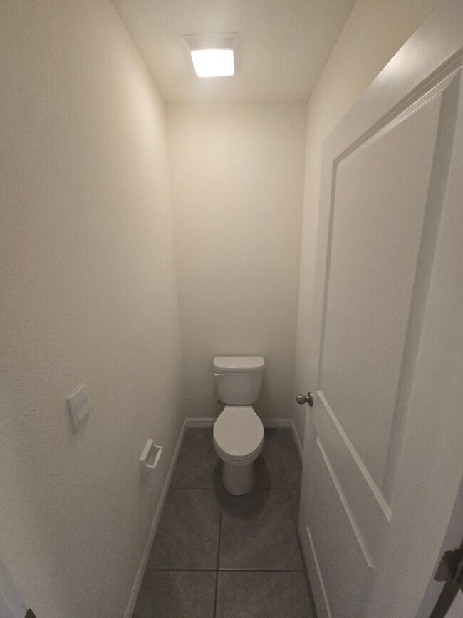Building Photo - Gorgeous 3-Bedroom, 2-Bathroom Townhouse in Bradenton