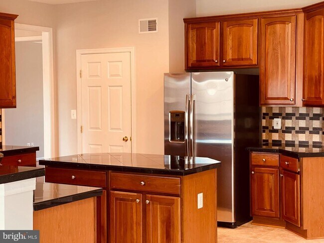 Building Photo - 2698 Myrtlewood Dr