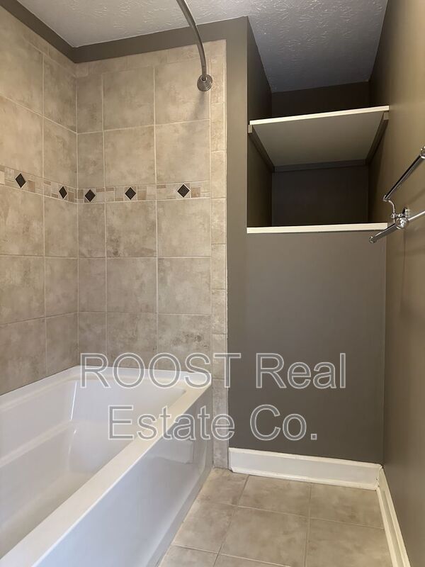 Building Photo - 820 Summit St