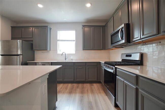 Building Photo - 2513 Danbury Ln