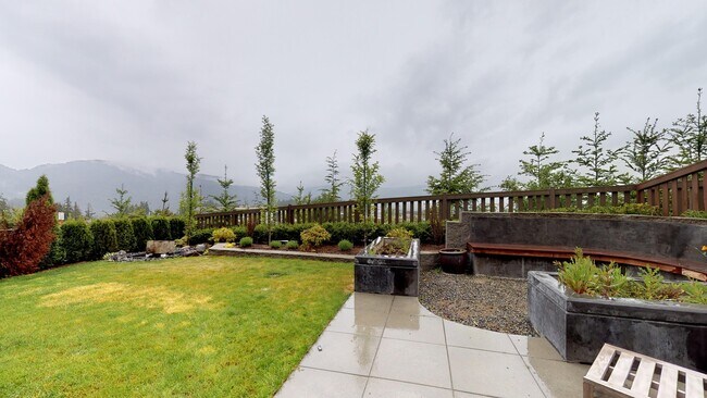 Building Photo - Issaquah highlands 5 bedroom plus Den and 5.5 bathroom newer home with a lot of amenities!!!  A m...