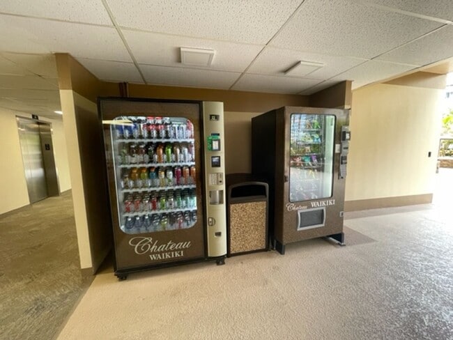 Building Photo - 411 Hobron Ln
