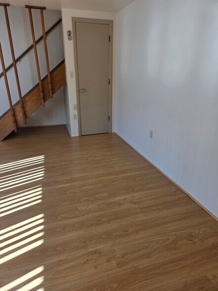 Building Photo - 496 Mercer Rd