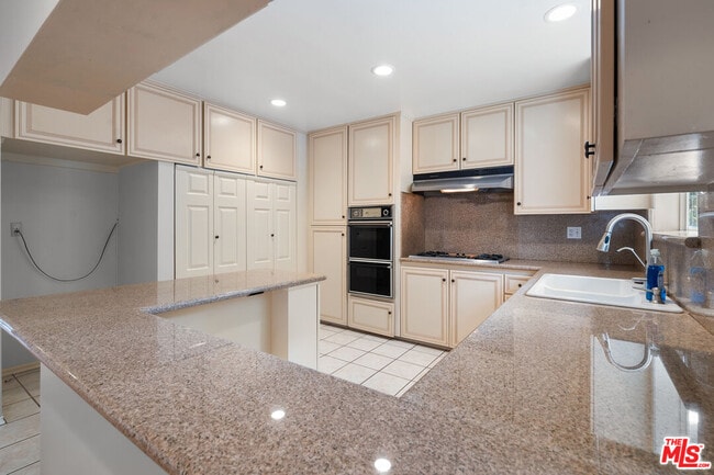 Building Photo - 9631 Crystal View Dr