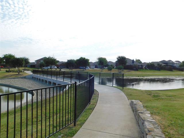 Building Photo - 14904 Riverside Dr