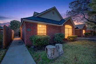 Building Photo - 1709 Castleford Rd