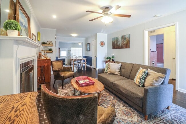 Building Photo - Nice Midtown Bungalow