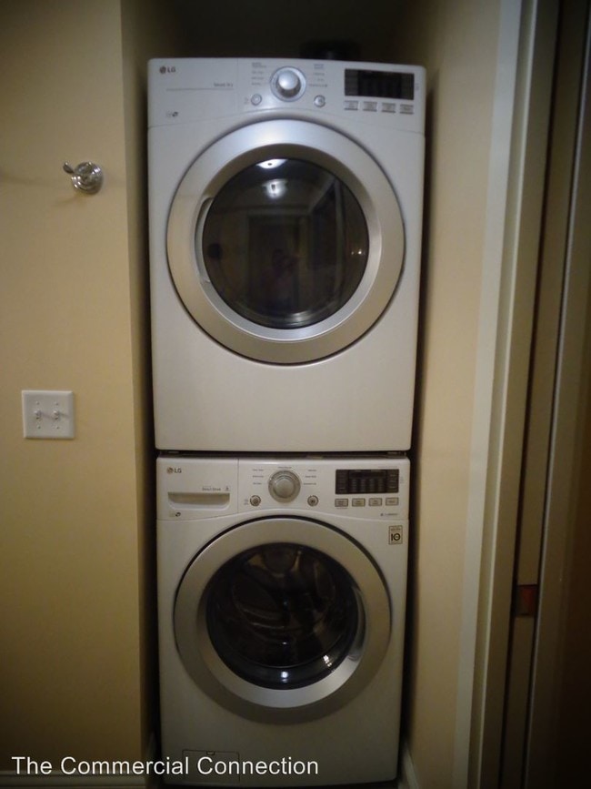 Building Photo - 2200 Harriet Ave