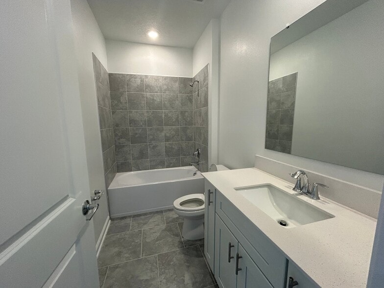 Building Photo - 2147 Sweet Honey Ln