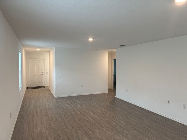 Building Photo - Ready For Move In- New One Story 3/2 - Mod...