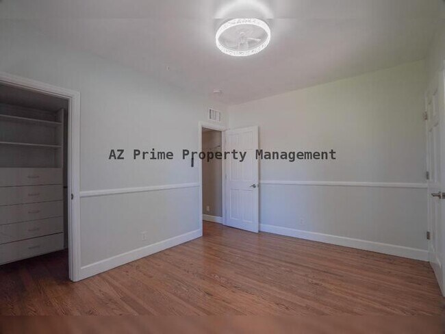 Building Photo - 6521 N 11th Ave