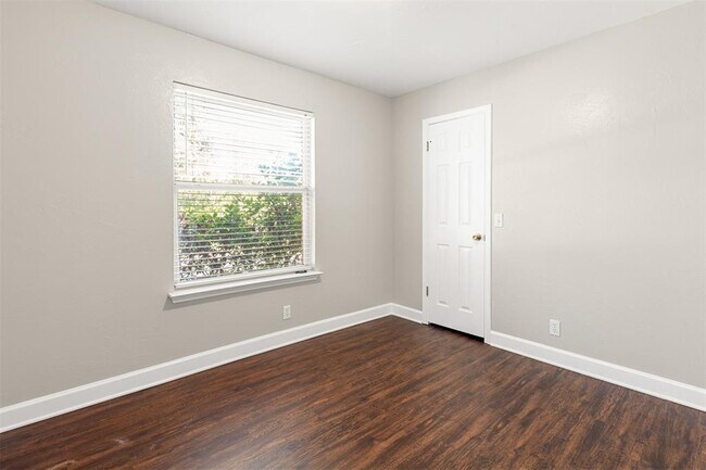 Building Photo - 6802 Auckland Ct