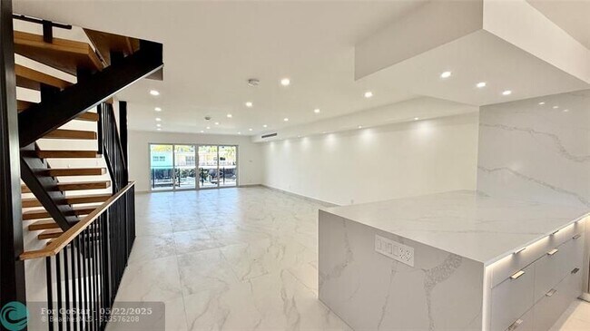 Building Photo - 3826 NE 171 St
