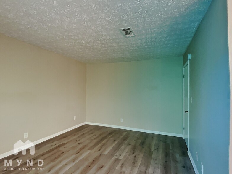 Building Photo - 8602 Creekwood Way
