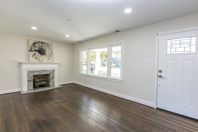 Building Photo - 564 Claymont Dr