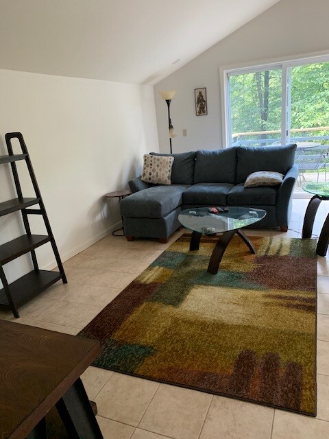 Building Photo - 1850 Yellowhammer Xing