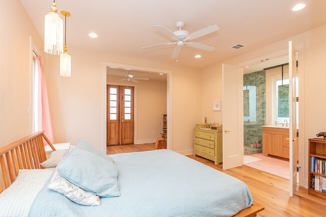 Building Photo - CHARMING, MODERN, CUSTOM HOME IN MID-CITY FOR RENT