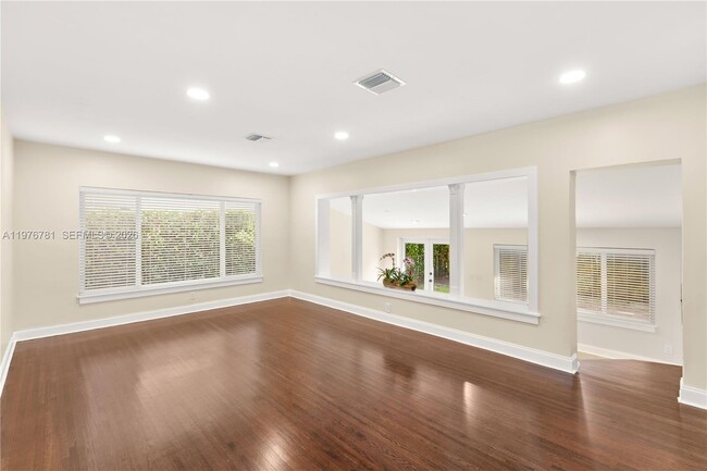 Building Photo - 140 Santander Ave