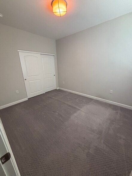 Building Photo - 1255 N Arizona Ave