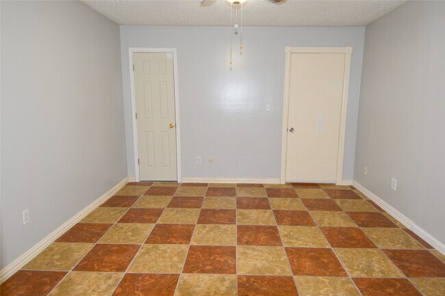 Building Photo - 6219 Gladewell Dr