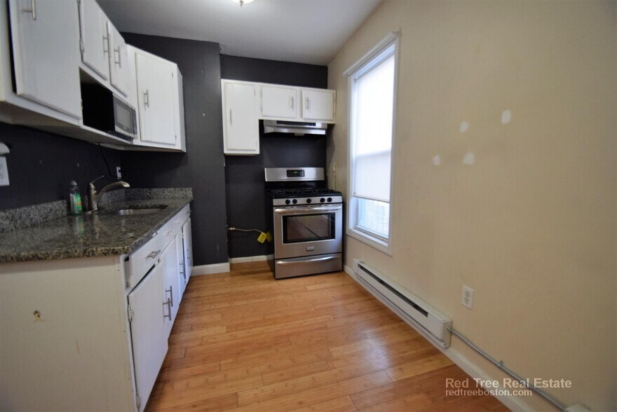 Building Photo - 72 Mozart St